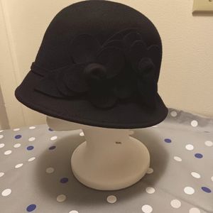 Womens Nine West hat